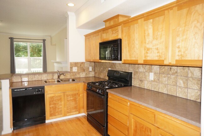 Building Photo - 2738 NW Kennedy Ct