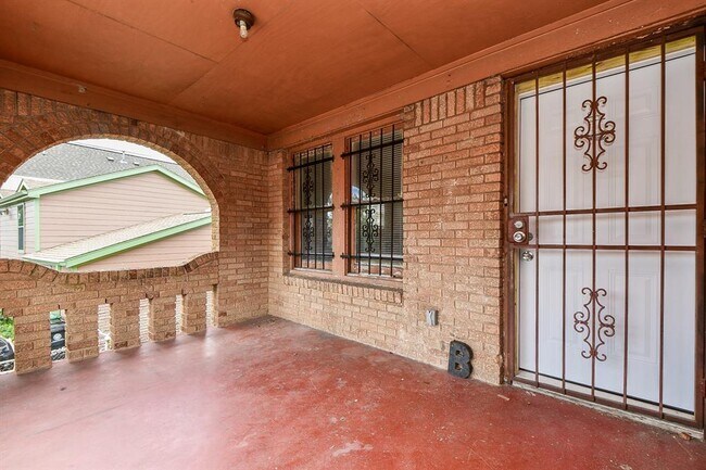 Building Photo - 5049 Jefferson St