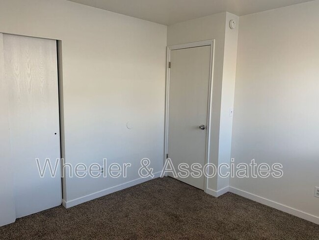 Building Photo - 1722 E 5825 S