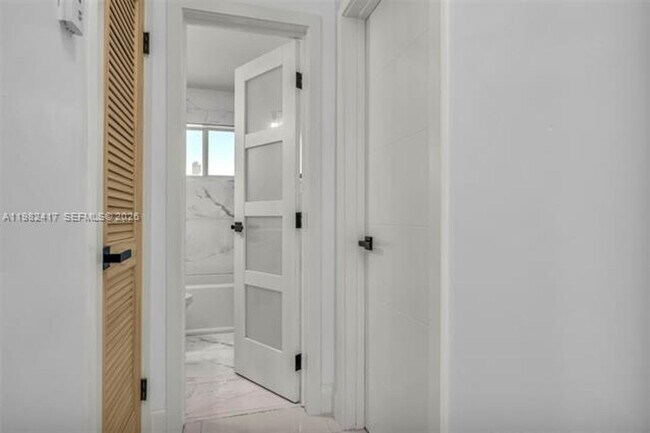 Building Photo - 104 SW 7th St