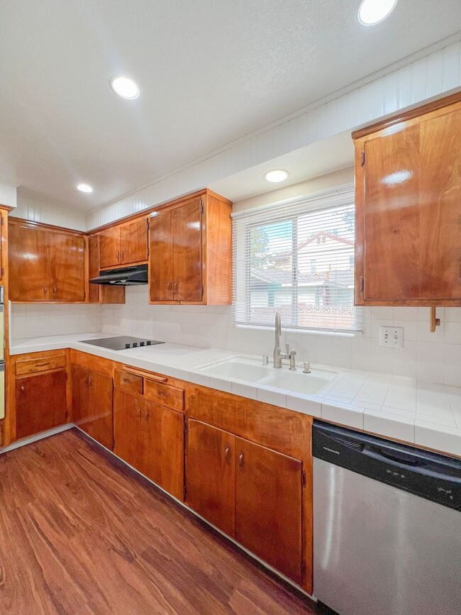 Building Photo - Los Alamitos 4 Bed 2 Bath House - 2 Car Gar - Wood Flooring - Huge Yard - Cute!!!