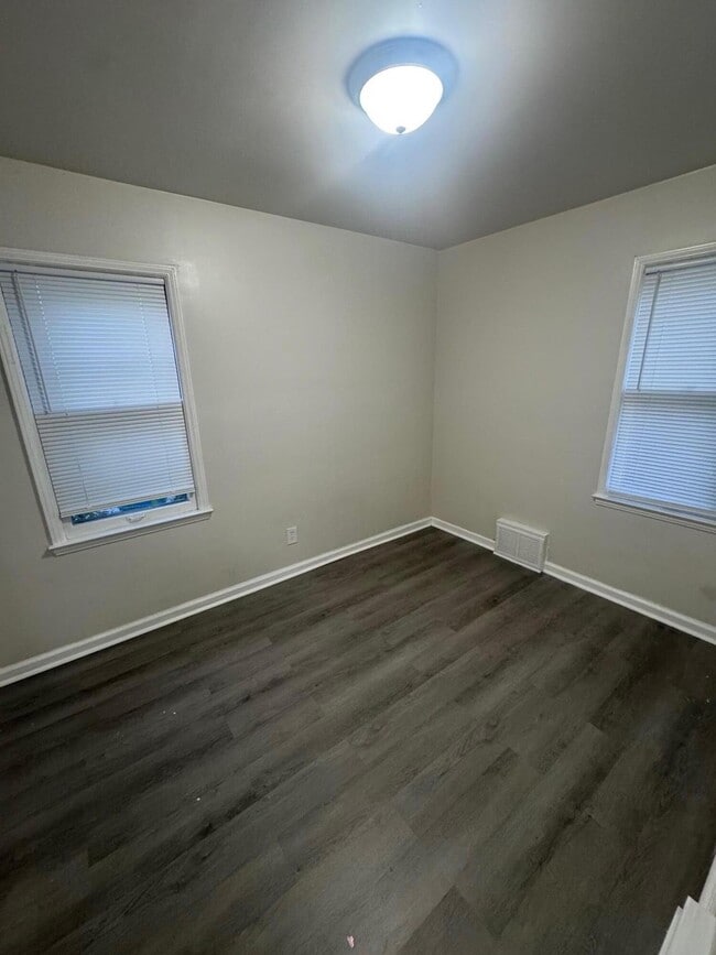 Building Photo - 20477 Manor