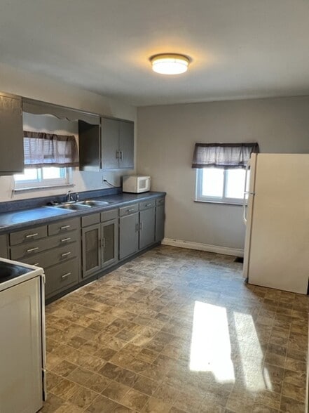 Building Photo - 742 Pony Farm Road