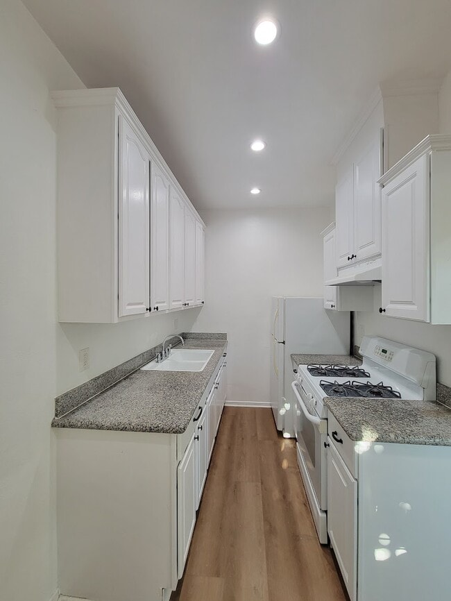 Building Photo - Sunfield Properties