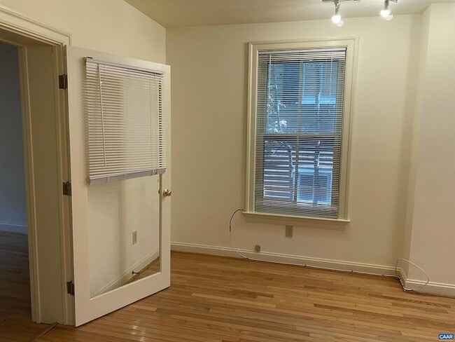 Building Photo - 415 2nd St NE