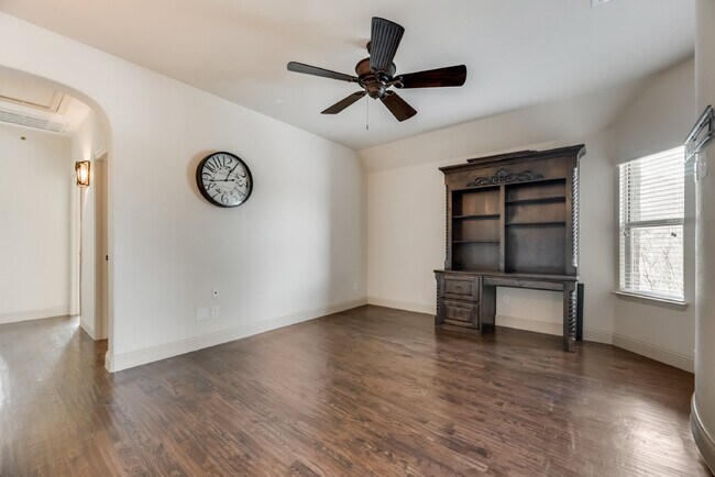 Building Photo - Modern 3 Bed Townhouse with Granite Countertops and Hardwood Floors in Keller, TX