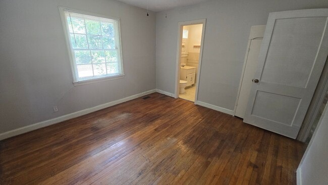 Building Photo - Forest Acres