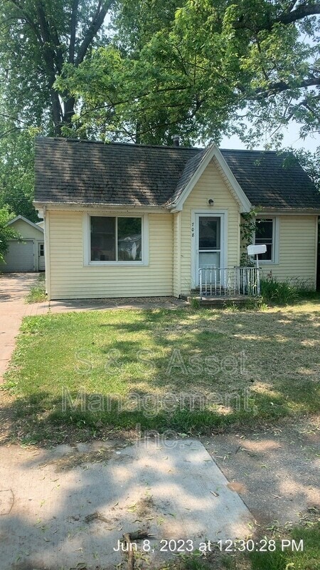 Primary Photo - 708 Fenton St