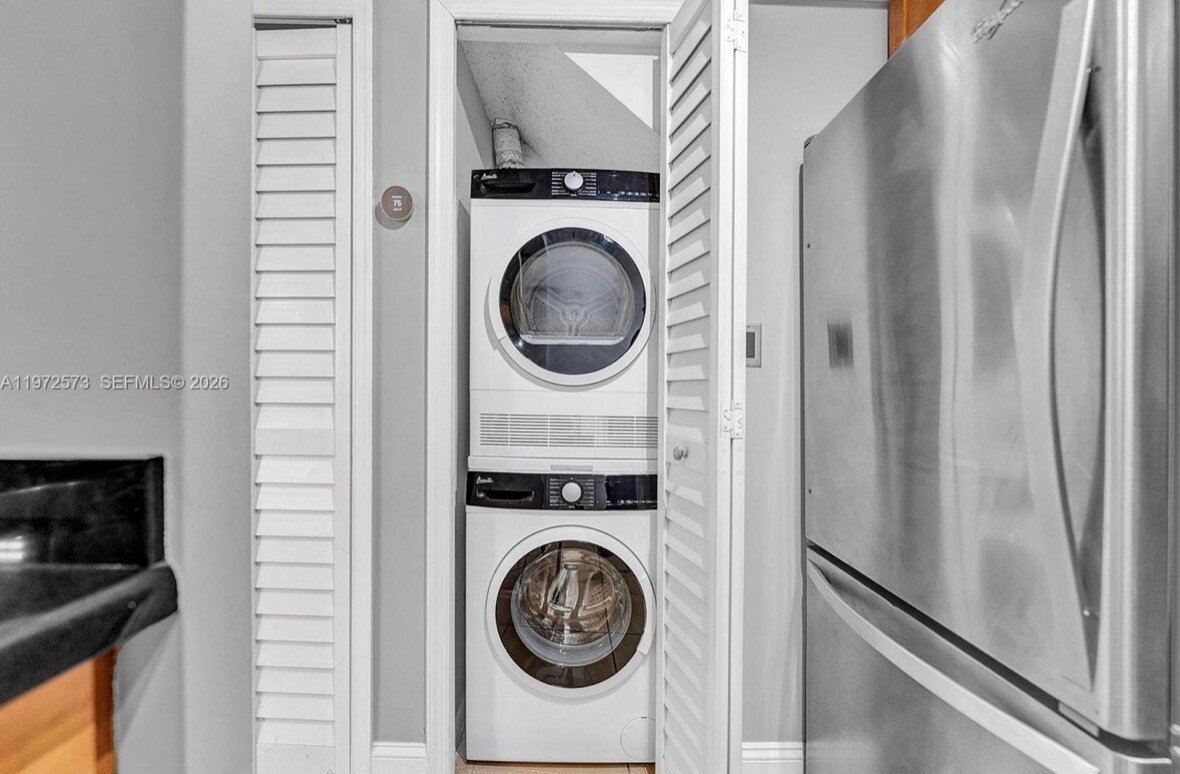 Building Photo - 15575 Miami Lakeway N