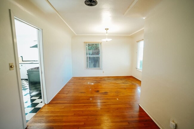 Building Photo - 1911 H St