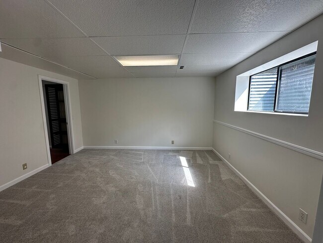 Building Photo - 4Bd/1.5Ba Renton House