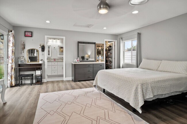 Building Photo - 4 Bed | 2.5 Bath Home in Spring Valley with Detached Office Suite!