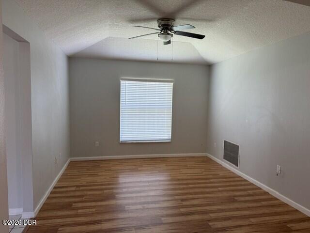 Building Photo - 16 Fernmeadow Ln