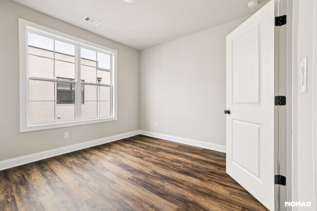 Building Photo - Stunning 4BR Townhome in Alpharetta