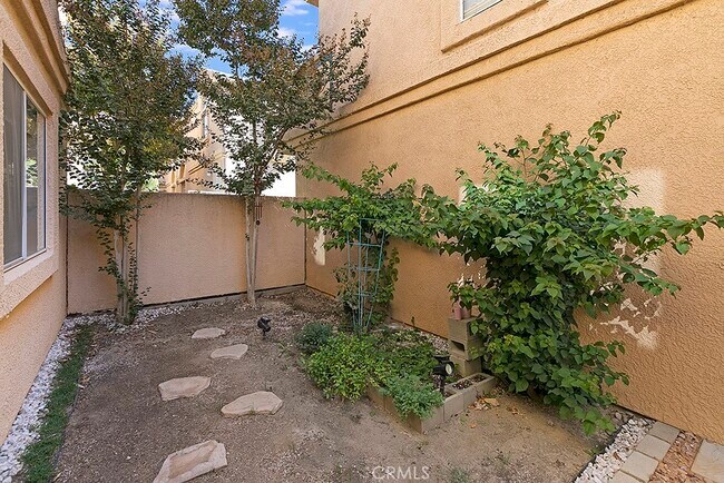 Building Photo - 18818 Vista Del Canon