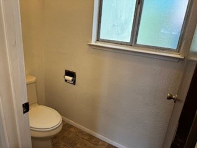 Building Photo - Upper Crystal Falls 2 Bedroom Home