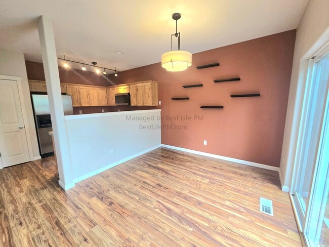 Building Photo - 17923 SW Niks Dr