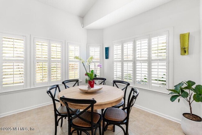 Building Photo - 3139 Ashgrove Rd