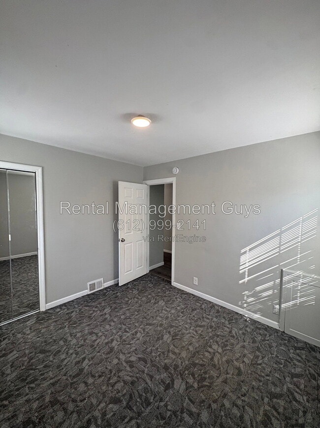 Building Photo - 3357 Minnehaha Ave