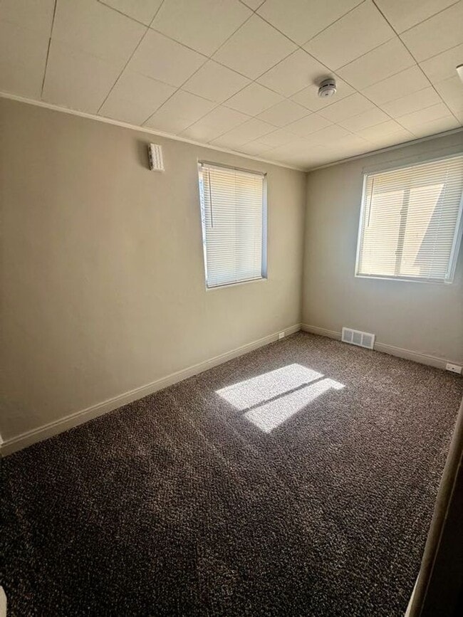 Building Photo - 120 36th St NE