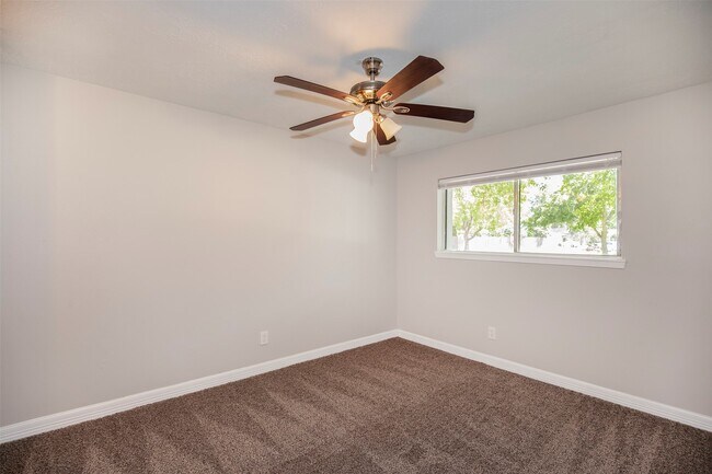 Building Photo - 802 Wavecrest Ln