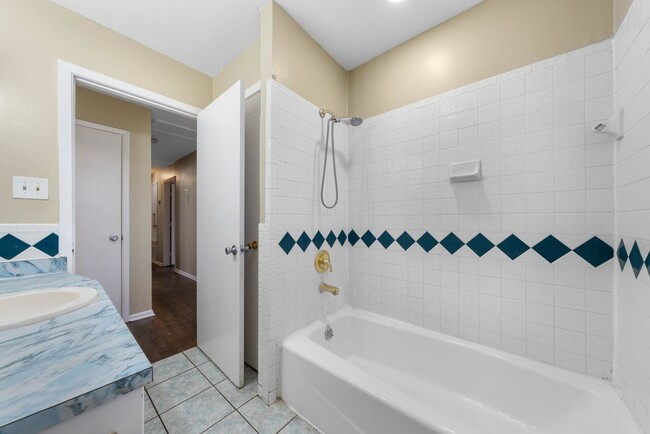 Building Photo - 138 Dora St