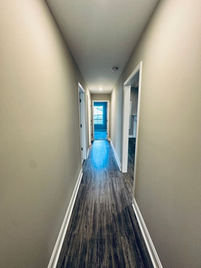 Building Photo - 104 Sig Ct