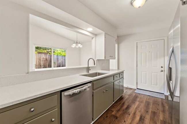 Building Photo - 2507 Biggs Dr