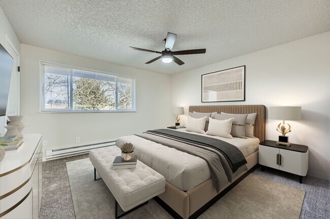 Building Photo - Breathtaking Renovation! Oversized 2 Bed 1.5 Bath Townhome! Ready Now! Don't Miss Out!