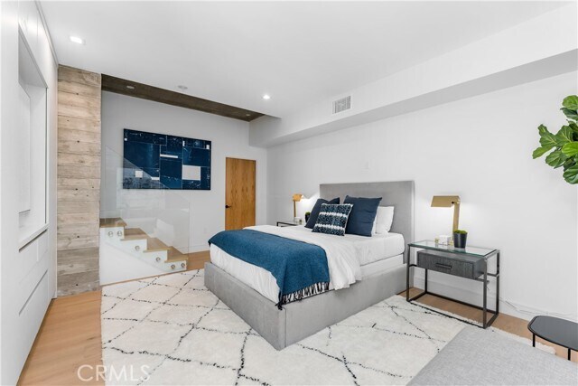 Building Photo - 1035 N Vista St