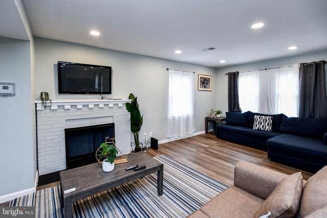 Building Photo - 3802 Cedar Dr