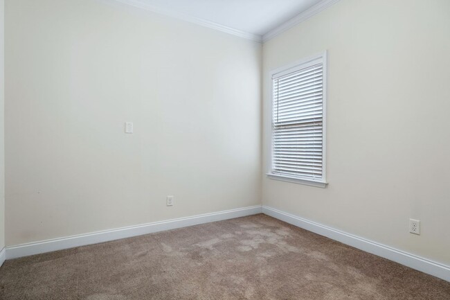 Building Photo - 112 Senah Dr