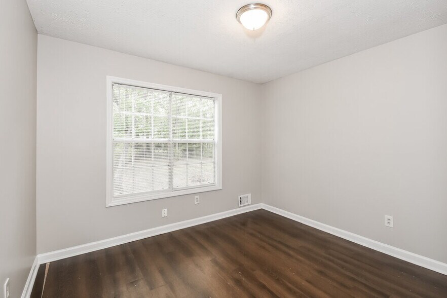 Building Photo - 2985 Valley View Cir