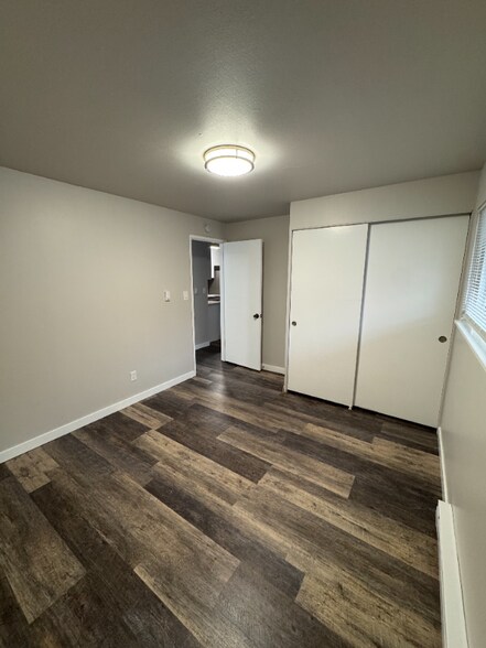 Building Photo - 1215 Queen Anne Ave N