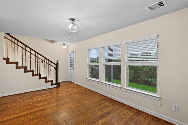 Building Photo - 2713 Shadybrook Meadow Dr