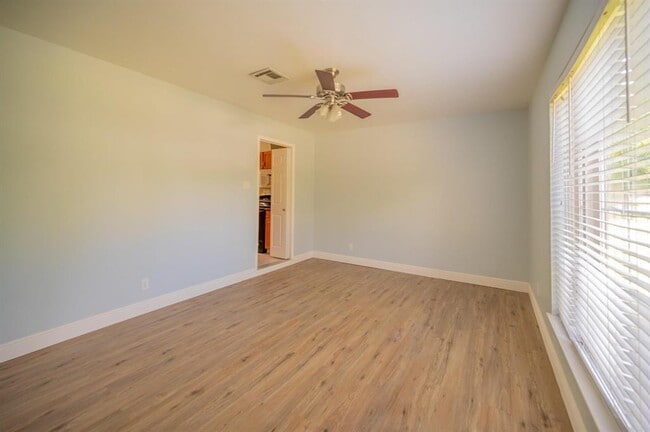 Building Photo - 326 Windsor Square