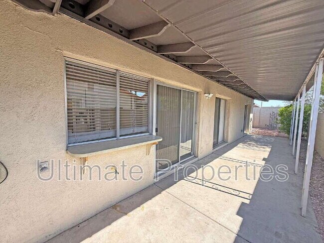 Building Photo - 1021 W Mission Ln