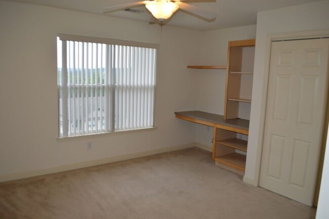 Building Photo - Cute Spacious Condo in Harts Cove!