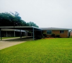 Building Photo - Charming 3-Bedroom Home for Rent – Spacious Backyard & Quiet Neighborhood!