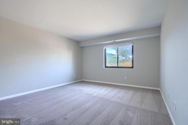 Building Photo - 6 Mullingar Ct