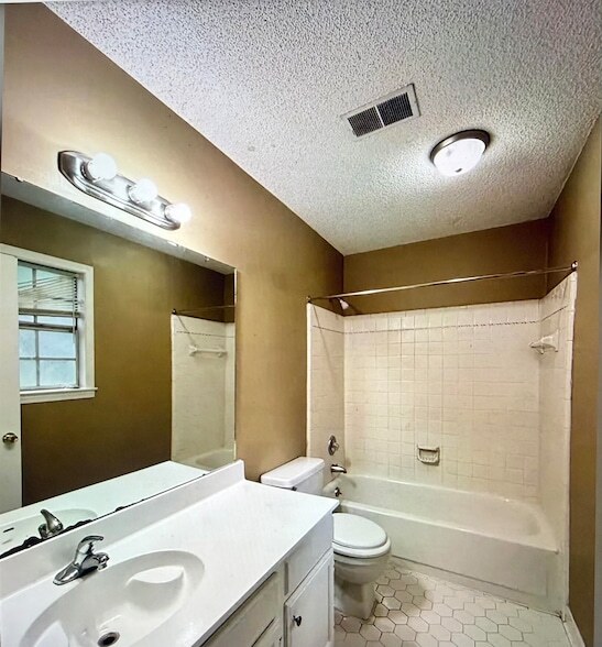 Building Photo - 4331 Crimson Leaf Cove