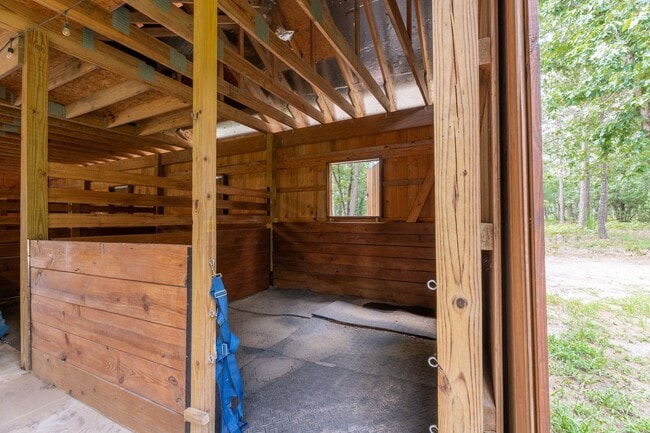 Building Photo - 760 Implement Rd
