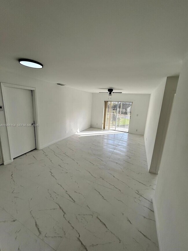 Building Photo - 2221 Sherman Cir