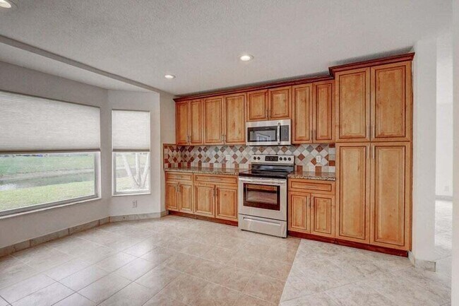 Building Photo - 10758 Lake Jasmine Dr