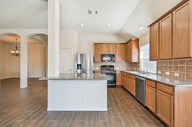 Building Photo - 2006 Plantain Lily Ct