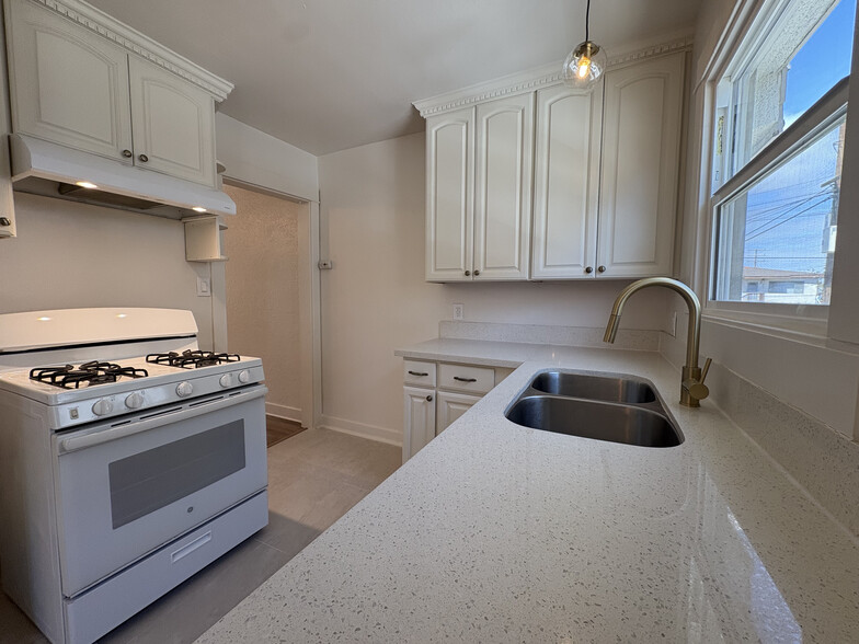 Building Photo - 621 W 23rd St