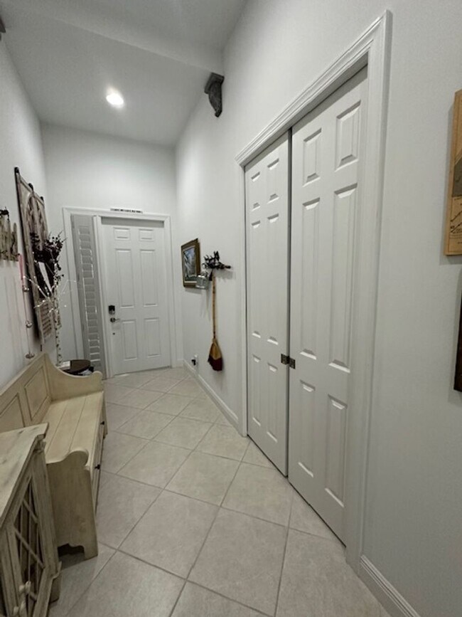 Building Photo - 8330 Summer Lake Dr SW