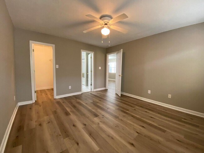 Building Photo - 4723 Brookwood Dr