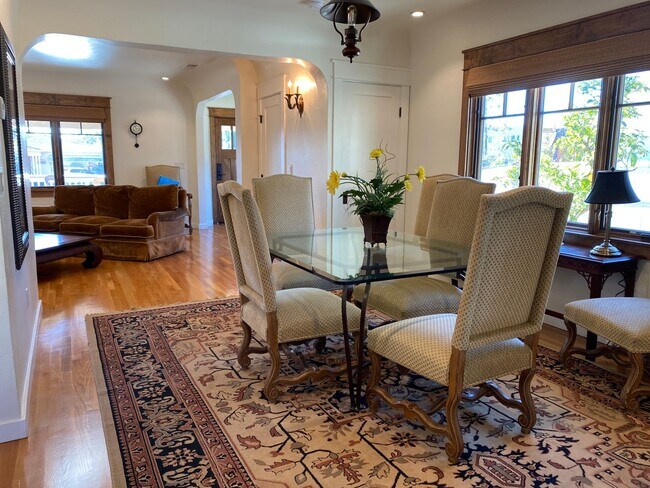 Building Photo - FLEXIBLE FULLY FURNISHED Point Loma Home! AC! All Utilities Included!