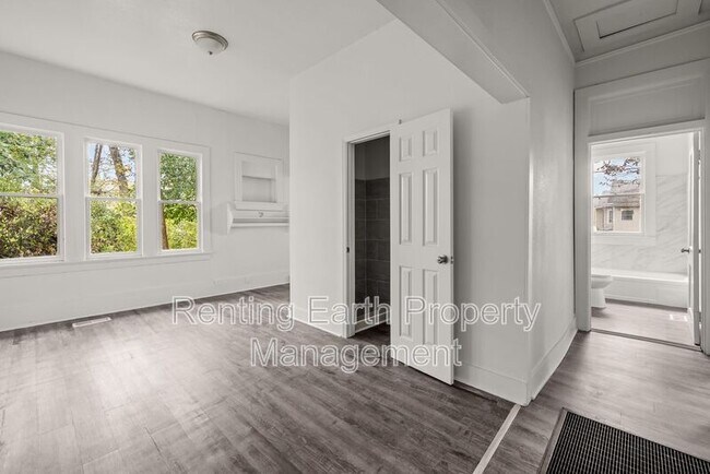 Building Photo - 518 41st St